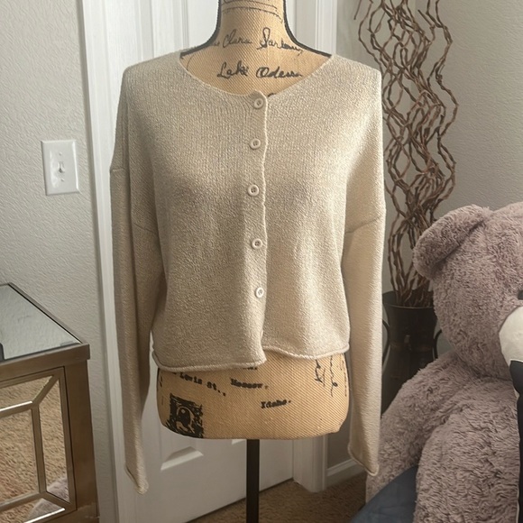 Dazy Button up sweater
Gently used. Excellent Conditions 
Size XL 
#182A - Picture 2 of 9